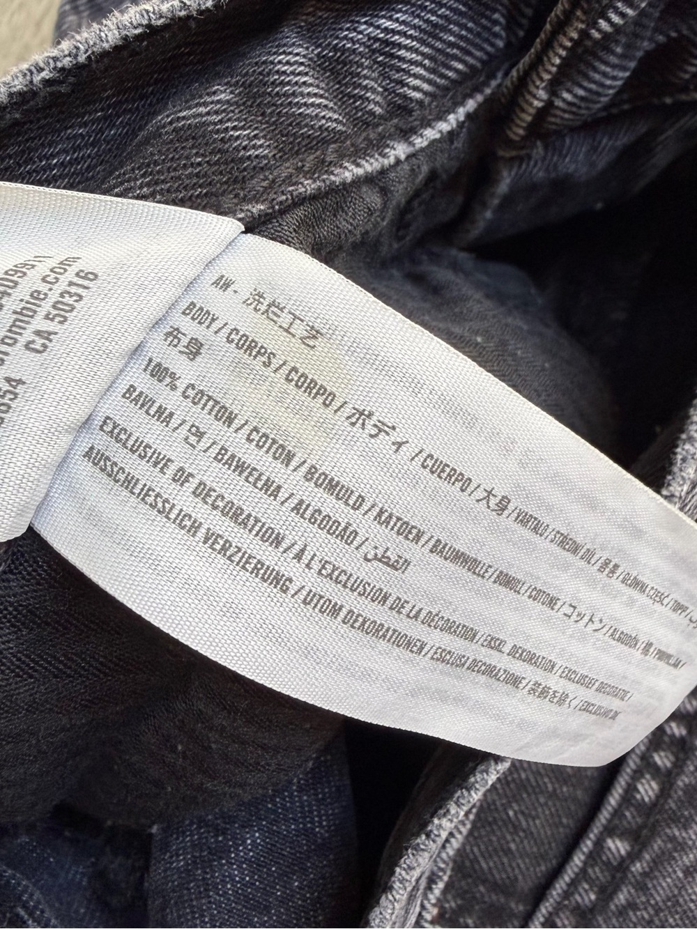 Abercrombie & Fitch Mid Rise Boyfriend Short - Picture 7 of 9